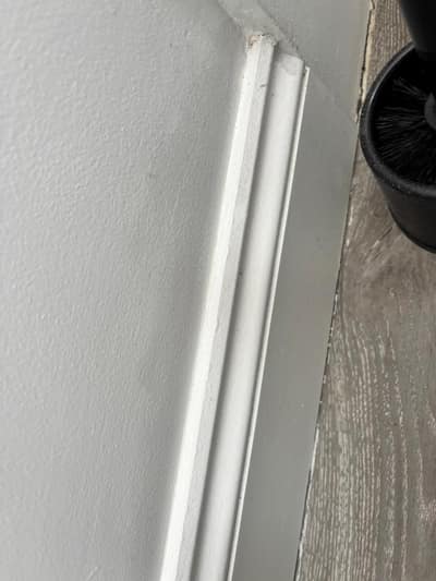 Clean door frame edge and skirting